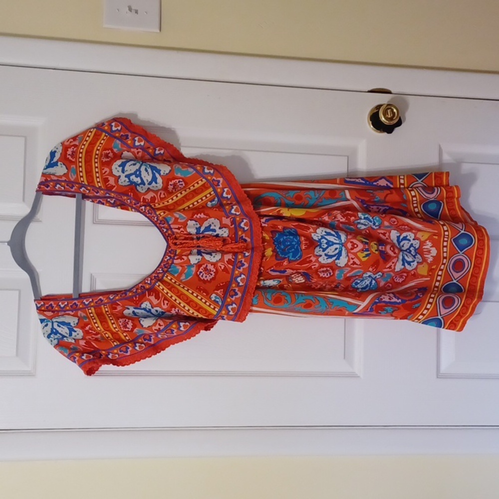 Flying Tomatoe, size L, floral print mini dress with ruffled collar. 100% rayon.
